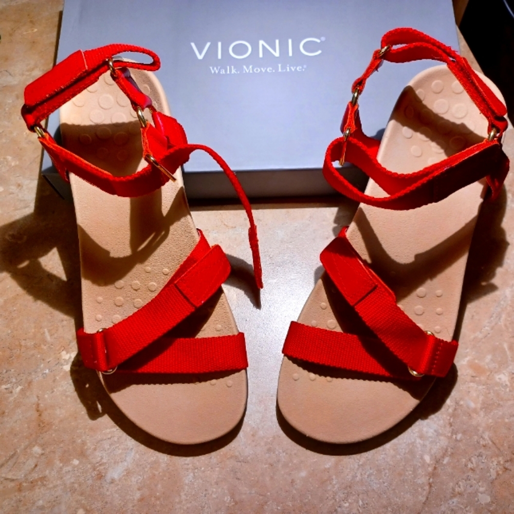 Vionic Eira red sandels